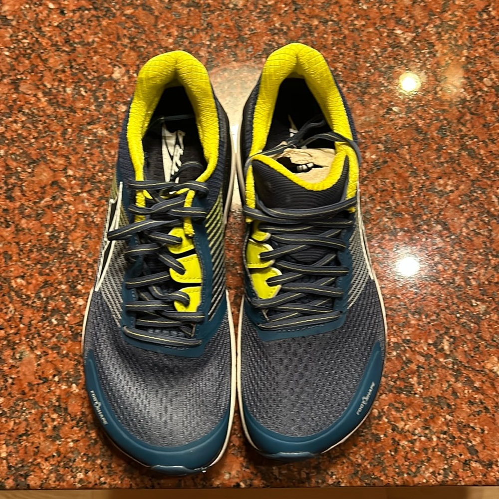 Men’s Altra Provision.